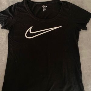 *SOLD* NIKE tee women shirt size medium black
